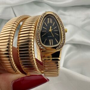 Serpent serpentine snake classic Gold Women's Watch with Black Dial